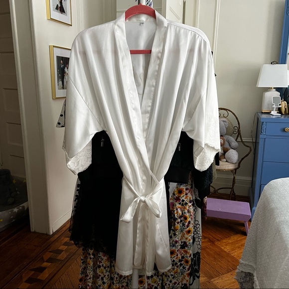 White Bride Robe - Picture 2 of 3